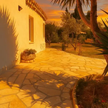Bright 8-guest 800 Mgarden Branches 5 Minutes Villa Flumini di Quartu